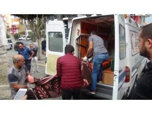 Sokakta yaşayan yaşlı adam metruk binada ölü bulundu