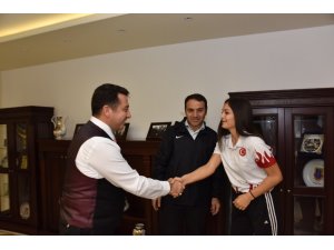 Başarılı sporculardan Başkan Bakıcı’ya ziyaret