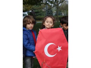 Kocaeli'de Türk bayraklı uçurtma gökyüzünü süsledi