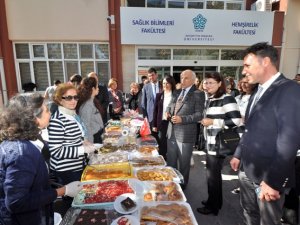 NEÜ’de Alzheimer Gündüz Yaşam Merkezi Yardım Kermesi düzenlendi