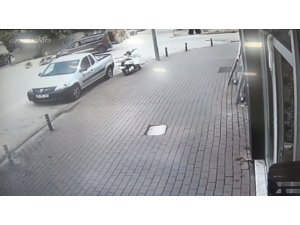 Hafif ticari araç ile motosiklet böyle çarpıştı
