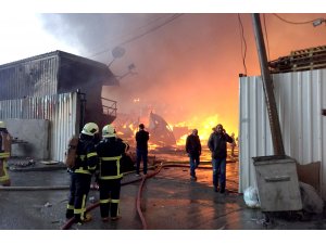 Esenyurt'ta fabrika yangını