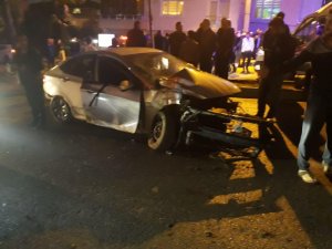 (Özel Haber ) Kaldırım taşını kırdı, ağacı yerinden söktü, kaza anı kameraya yansıdı