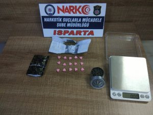 Uyuşturucu operasyonunda esrar öğütme makinesi ele geçirildi