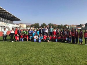 Çivril’de Cumhuriyet turnuvası  atletizm yarışmaları yapıldı