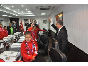 Avrupa şampiyonlarından Vali Aktaş’a ziyaret