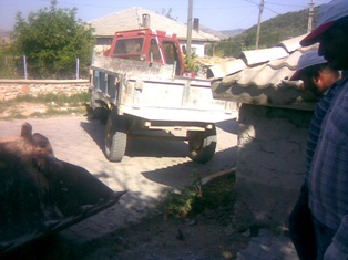 ''Parke taşı'' yüzünden mahkemelik oldu
