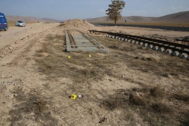 Tren raylarını çalan 2 zanlı tutuklandı
