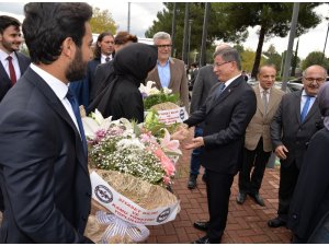 Davutoğlu, Bursa'da konferans verdi