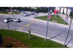 Bursa’da MOBESE kameralarına yansıyan ilginç kazalar