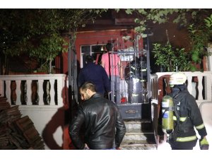 Tek katlı evde çıkan yangın itfaiye ekipleri tarafından söndürüldü
