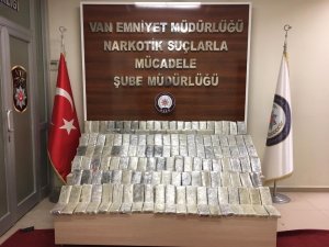 Van polisi 2 ayrı operasyonda 105 kilo eroin ele geçirdi