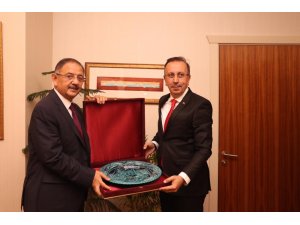 Belediye Başkanı Seçen, Özhaseki’yi ziyaret etti