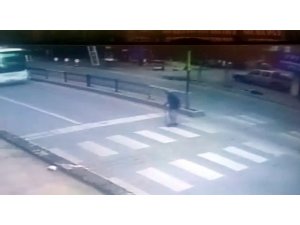 Yaşlı adama yaya yolunda halk otobüsü çarptı