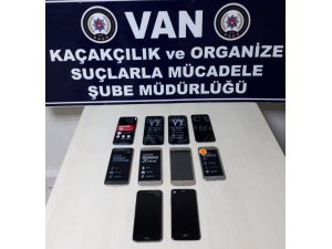 Van’da 10 adet kaçak cep telefonu ele geçirildi