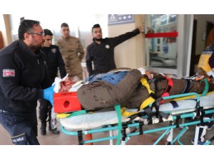 Öğrencileri kurtardı, kendisi kamyonun altında kaldı