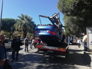 Minibüse çarpan otomobil takla attı: 2 yaralı