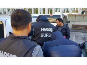 5 bin uyuşturucu hapla yakalann 2 kişi tutuklandı