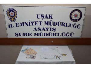 Uşak’ta kıraathanede kumarcılara baskın