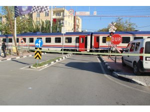 Manisa'da hemzemin geçitte kaza: 1 ölü