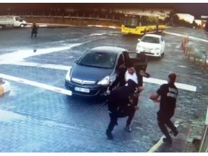 Öğrencinin güvenlikçiye kafa attığı anlar kamerada
