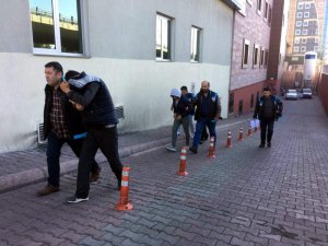 İstanbul’dan gelerek hırsızlık yapan 5 şüpheli yakalandı