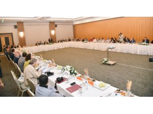 Aydın Valisi Köşger, ekonomi gazetecileriyle Kuşadası’nda buluştu