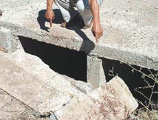 Mezardan capcanlı çıktı!