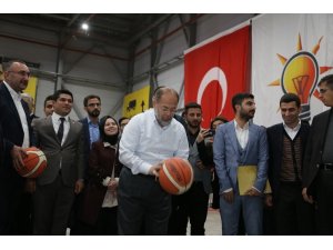 Akdağ gençlere taş çıkarttı