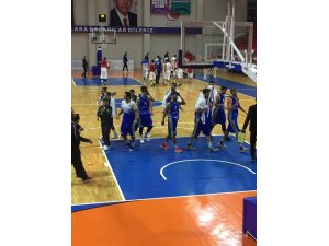 Denizli Basket ligin ilk maçını farklı kazandı