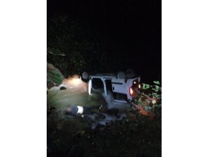 Trabzon’da hafif ticari araç dereye uçtu: 1 ölü