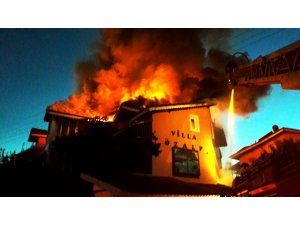 Otel yangını söndürüldü