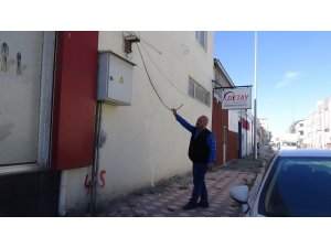 Çalınan kabloların kesilme anı güvenlik kameralarına yansıdı