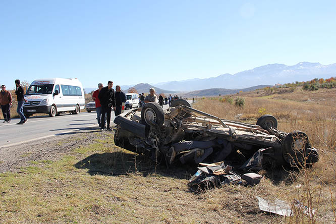 Konya'da iki otomobil çarpıştı: 1 ölü, 6 yaralı