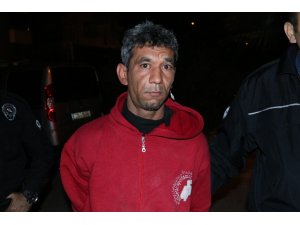 Hırsız giydiği poşet eldivenle vatandaşlar tarafından suçüstü yakalandı