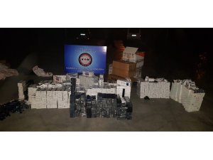 Kargo eşyalarının arasından binlerce kaçak sigara çıktı