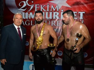 Altın kemerin sahibi Mustafa Batu oldu