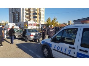 2 otomobil kafa kafaya çarpıştı: 7 yaralı
