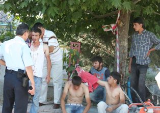 Beyşehir’de bıçaklı sopalı kavga: 3 yaralı