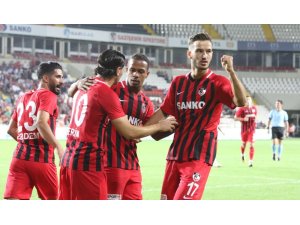 Gazişehir Gaziantep deplasman performansıyla zirveyi zorluyor