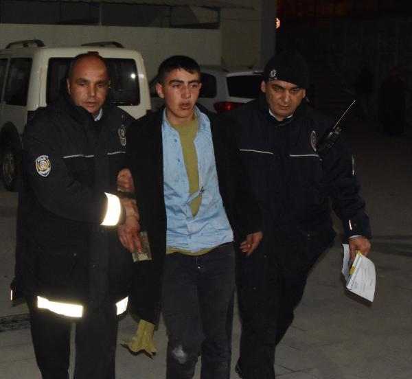 Cinayet görüntülerini izleyip, 'Bıçaklayan benim' dedi