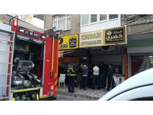 Kuyumcu dükkanında yangın paniğe neden oldu