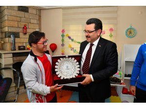 Engeline rağmen yılmadı ve kazandı