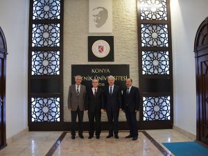 Gürsoy, Rektör Özçelik'i ziyaret etti