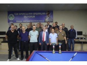 Akyazı’da düzenlenen 29 Ekim bilardo turnuvasında final