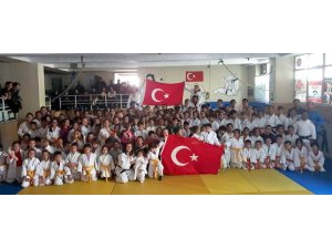 Judocular kemer sınavında ter köktü