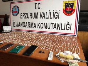 Erzurum’da 500 tüpe yakın Kobra yılanı zehri ele geçirildi