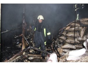 Yangında 90 ton çekirdek ile 12 ton nohut telef oldu