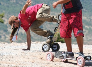 Yaka Manastır zirvesinde mountainboard keyfi