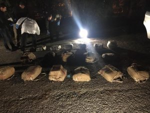 Mardin’de polis ekipleri tarafından bomba yüklü bir araç ile birlikte 3 terörist sağ olarak yakalandı. Ele geçirilen araç ve teröristlerle ilgili geniş kapsamlı çalışma başlatıldı.